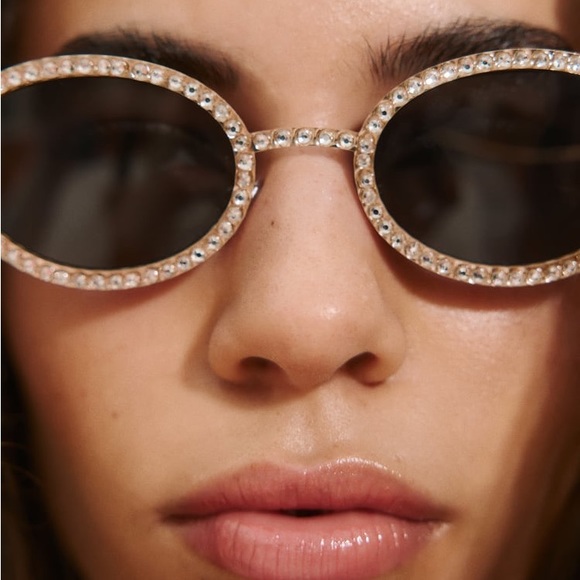 Chic Sunglasses - Picture 2 of 5